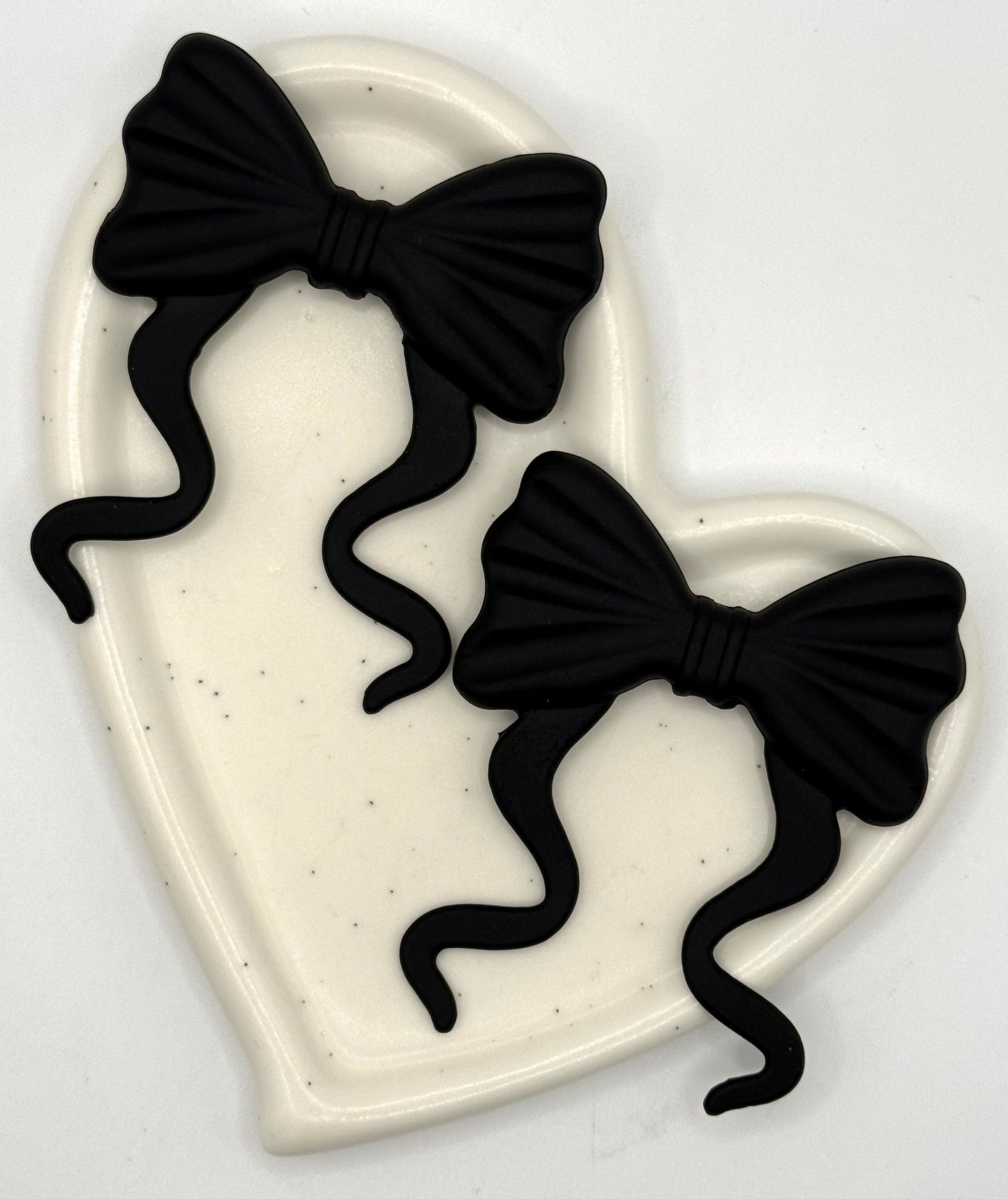 Curly Bow | Silicone Focal Bead