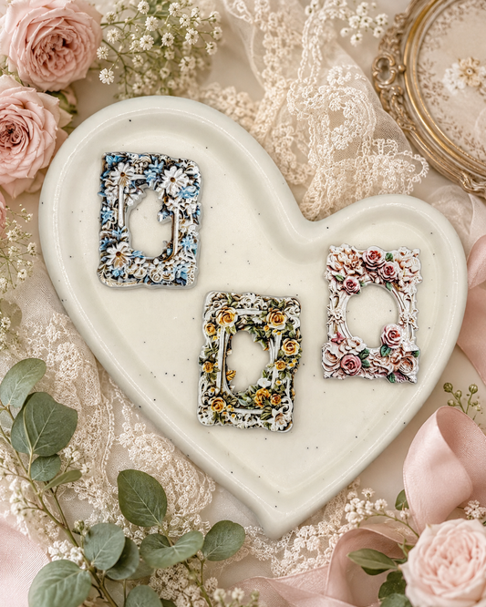 Vintage Garden Frame | Random Colour | Acrylic Focal Beads